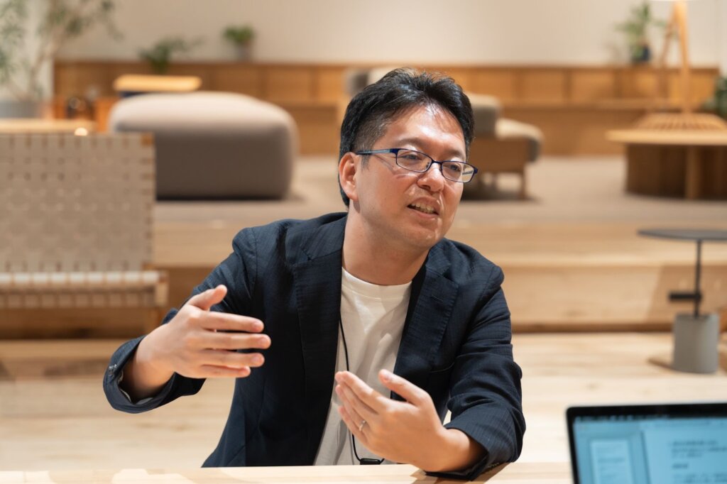 インタビューに答える前さん