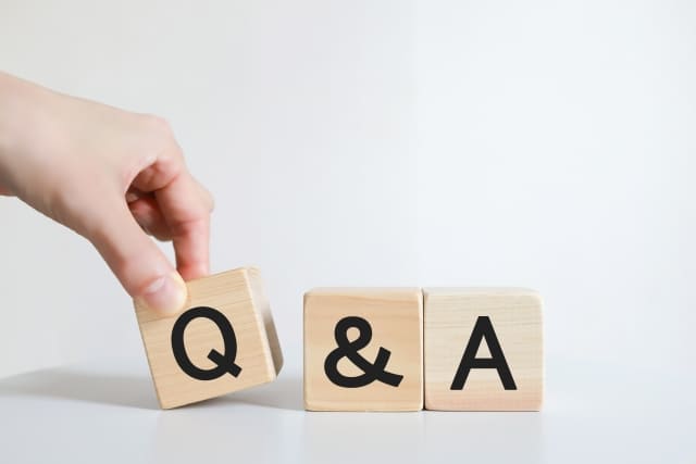 Q&Aの文字が並んでいる画像