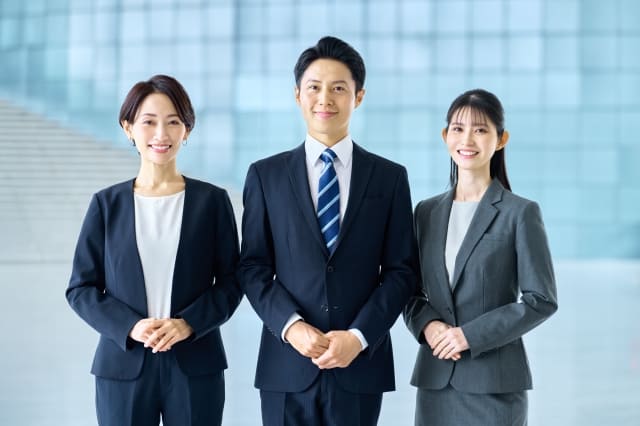 笑顔のビジネスマンの画像