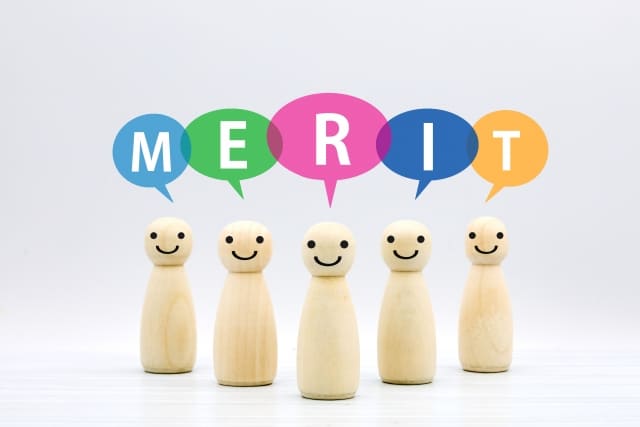 MERITの文字が並んでいる画像