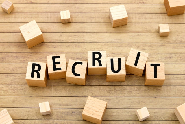 RECRUITの文字が書かれたブロックの画像