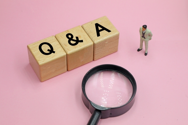 Q&Aの文字と人形の画像