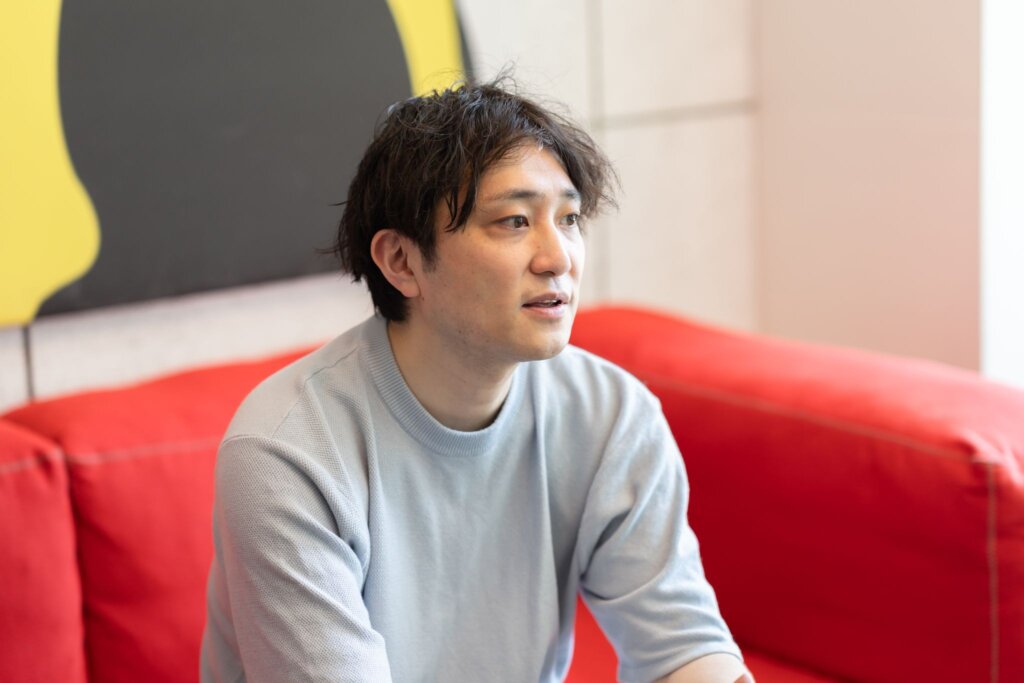 インタービューに応える大和田さん