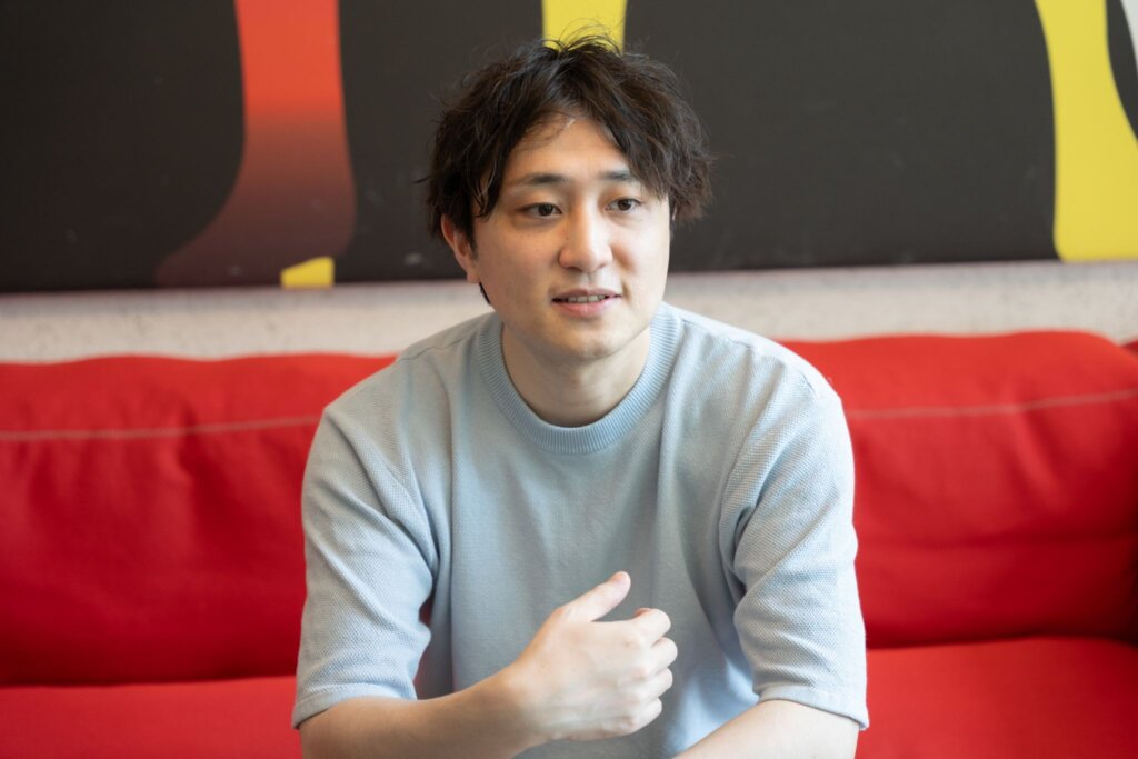 インタービューに応える大和田さん